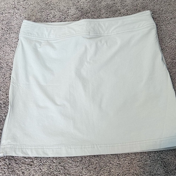 Athleta Dresses & Skirts - ATHLETA skirt. Size 10